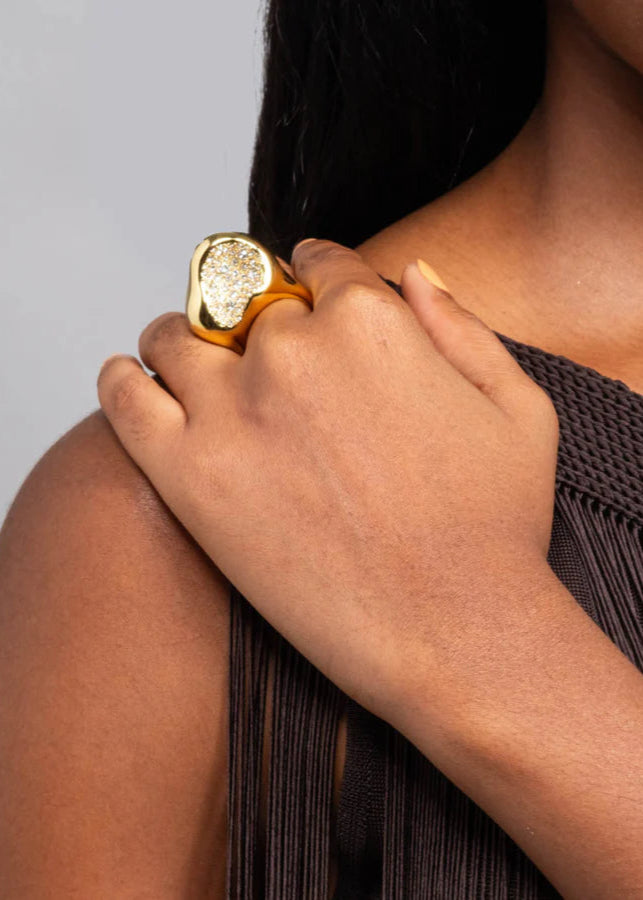 Solanales Gold Crystal Pebble Ring